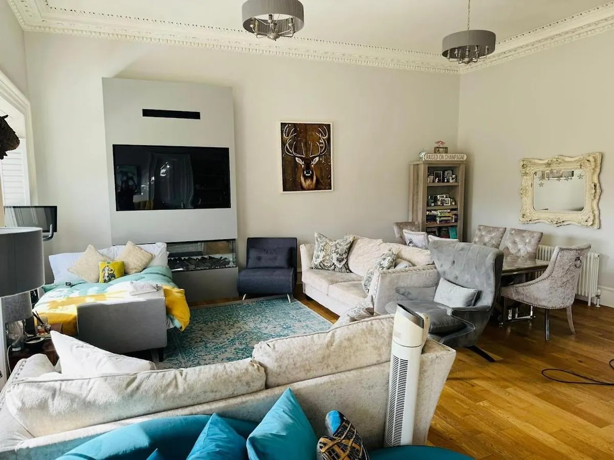 Beautiful Edinburgh Apartment