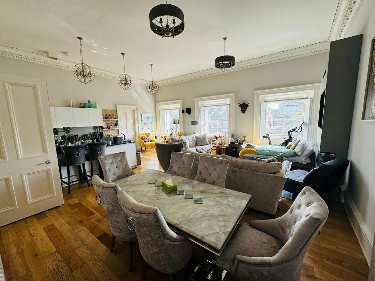 Beautiful Edinburgh Apartment
