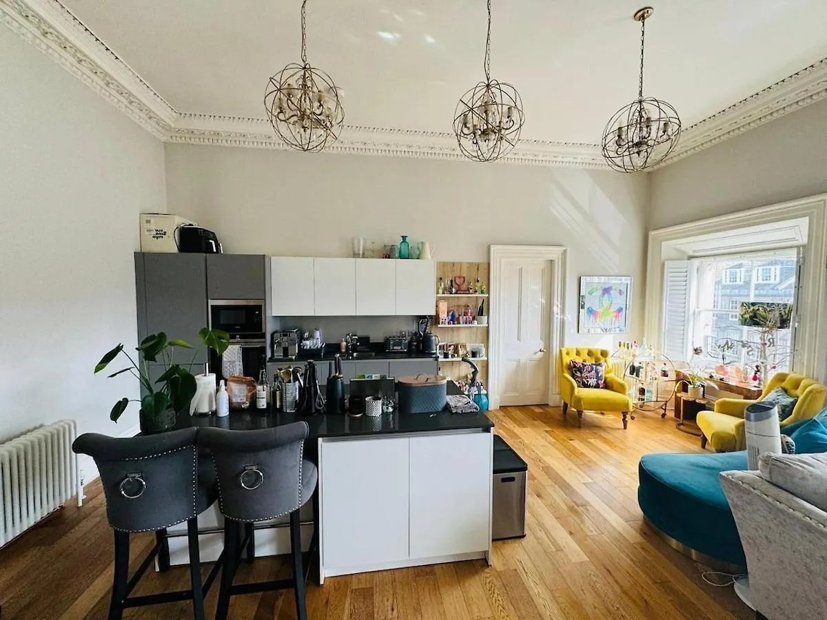 Beautiful Edinburgh Apartment location